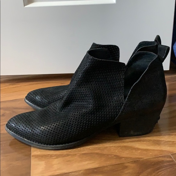 Dolce Vita Black Leather Booties - Picture 1 of 6